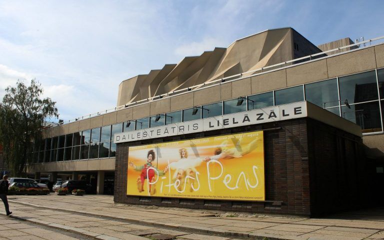 Вслед за худруком в отставку подал директор театра Dailes