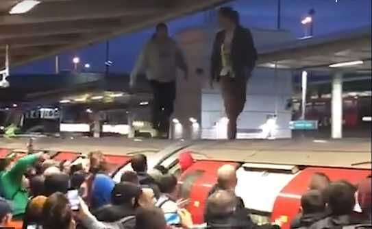 Разъяренные пассажиры лондонского метро набросились на экоактивистов