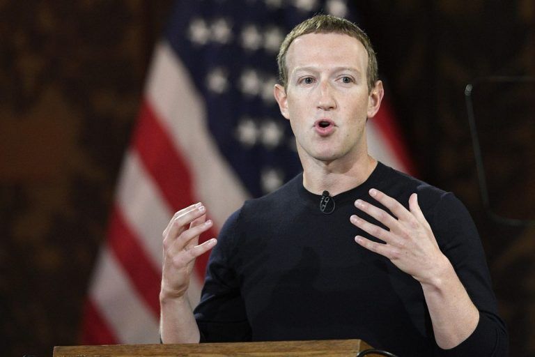 Цукерберг объяснил, почему Facebook не запрещает политическую рекламу