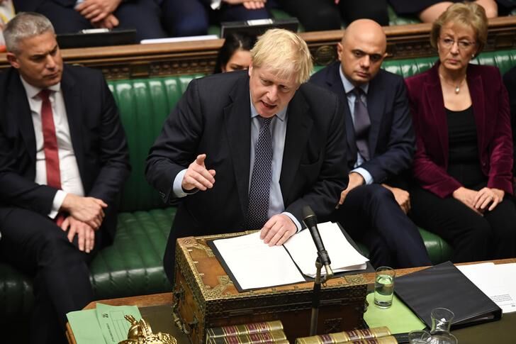 Бесконечная история: парламент Британии проголосовал за отсрочку Brexit