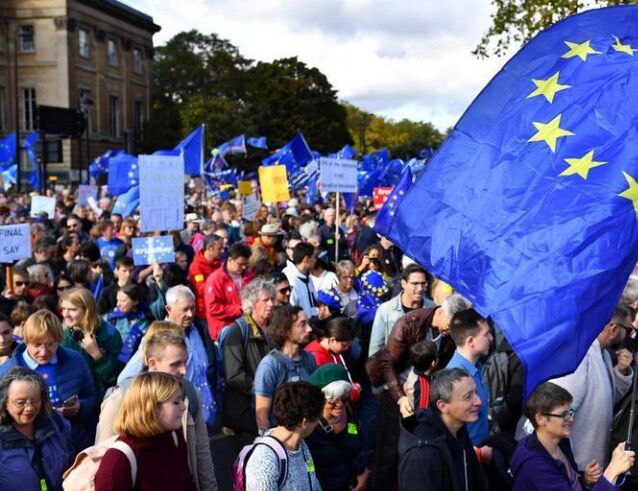 На марш против Brexit вышли тысячи людей — вид с высоты птичьего полета
