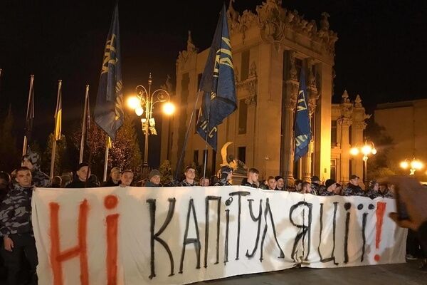 ФОТО: на Украине прошли протесты против «капитуляции» Зеленского перед Россией