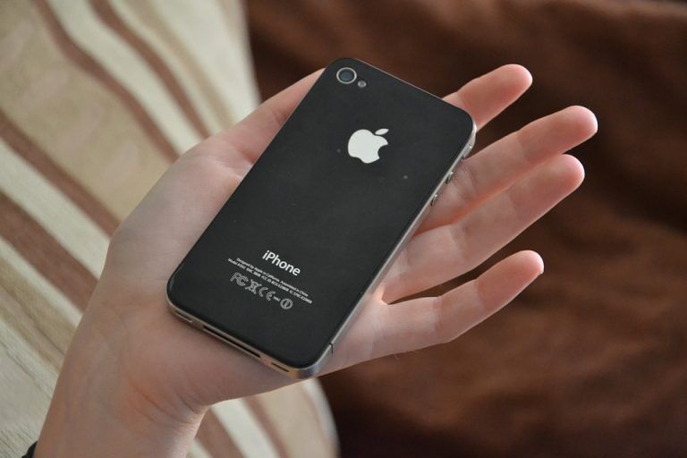 Россиянин из-за Apple «попробовал гомосексуализм» и теперь требует миллион рублей за «душевный вред»