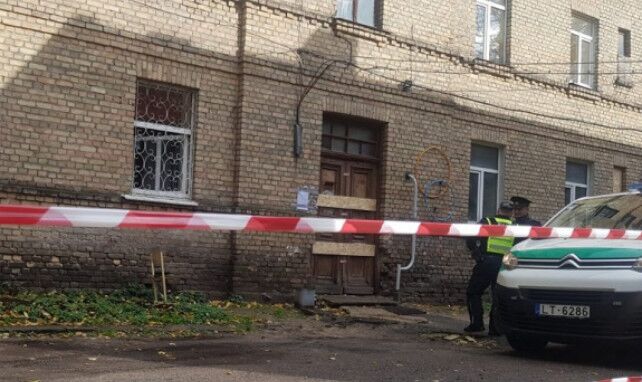 Дом на Лачплеша с рухнувшим потолком опасен: жильцам надо искать новое жилье