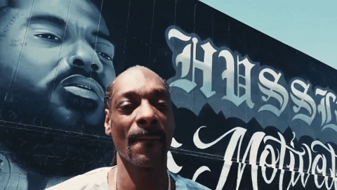 Snoop Dogg признался, что за него крутит косяки профессиональный человек