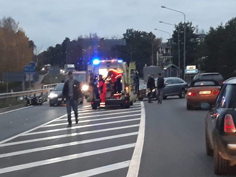 Мотоциклист врезался в автомобиль депутата нацблока