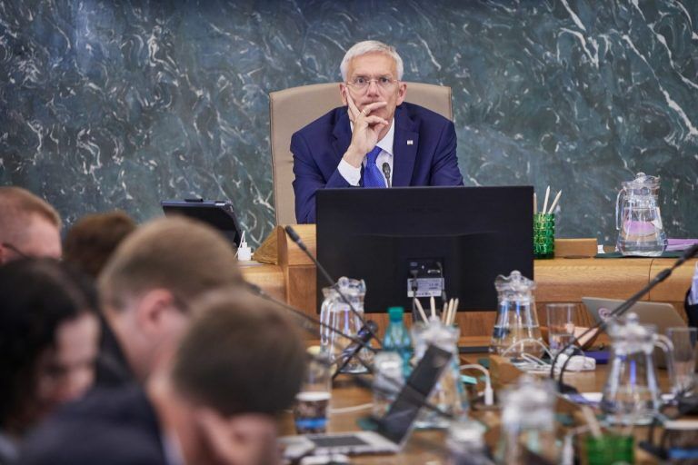 «»Политический картель» придумал новый споcоб обобрать народ!»: соцсеть о машинах для богатых