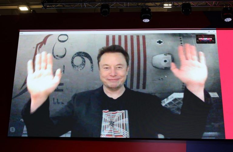 «Вау, сработало!»: Илон Маск отправил первый твит через спутниковый интернет Starlink