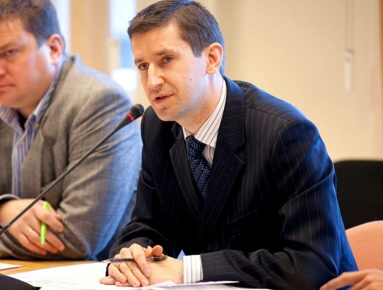 Домбровский: русскоязычным не надо брать пример с националов и таить обиды