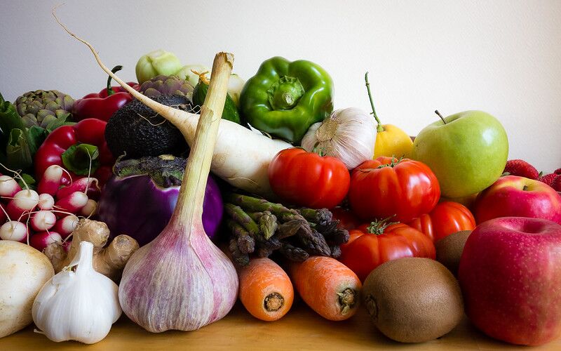 Пищевые продукты в интернете чаще покупают женщины и пожилые люди