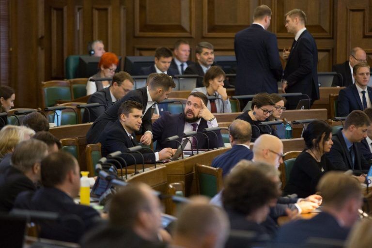 Депутат: партии накапливают себе жирок