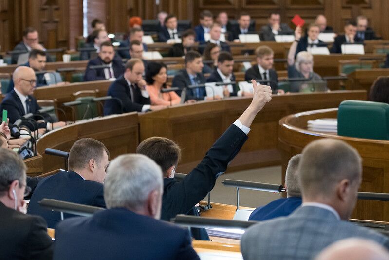 10 000 подписей почти собраны: народ против партийных госкормушек