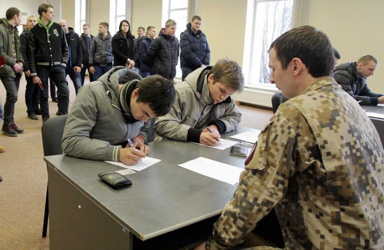 В США рекомендуют Латвии ввести обязательную военную службу