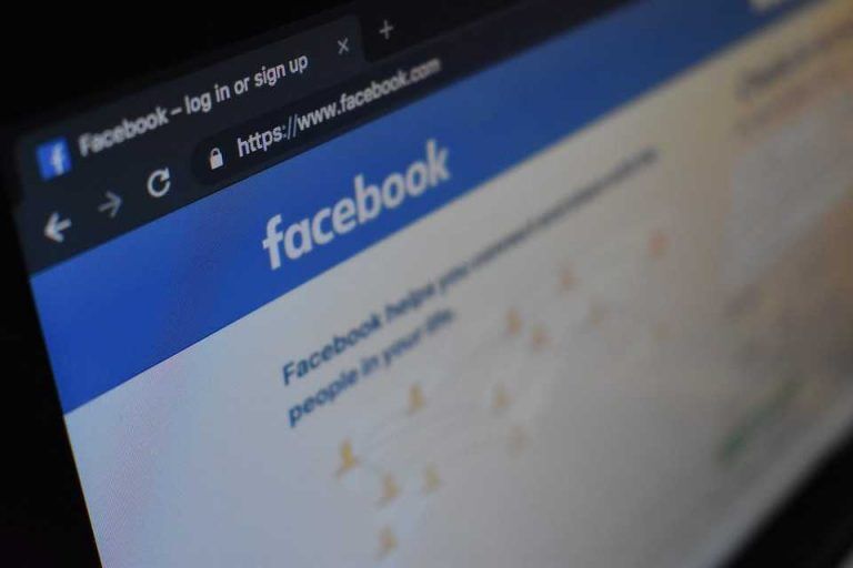 Facebook заплатит штрафов на полмиллиона евро