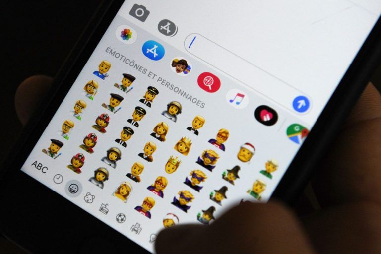 Apple ввела эмодзи с инвалидами