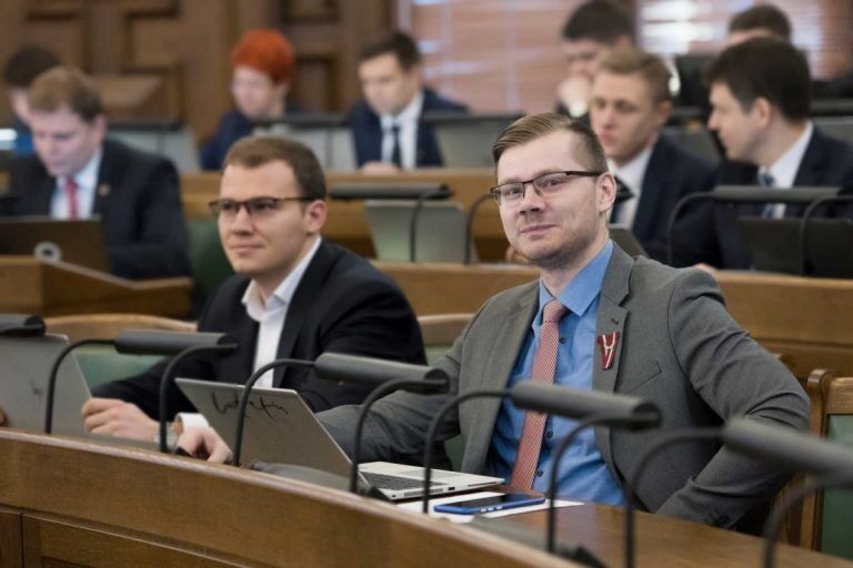 Иесалниекс в восторге: теперь у депутатов не получится уклониться от языковых проверок