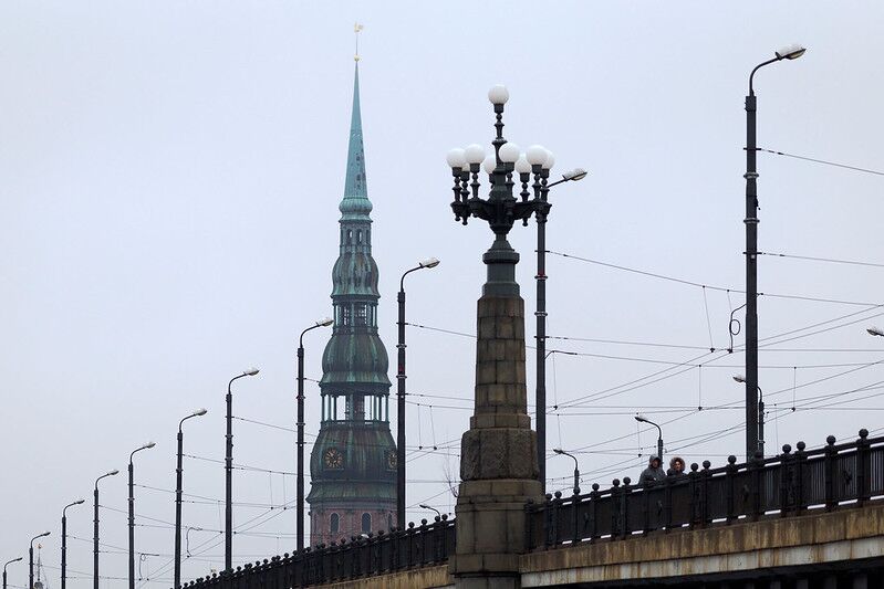 Полиция спасла тонущего у Каменного моста человека