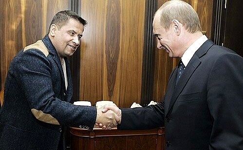 Лидер группы «Любэ» рассказал, как хотел дать Путину 100 долларов