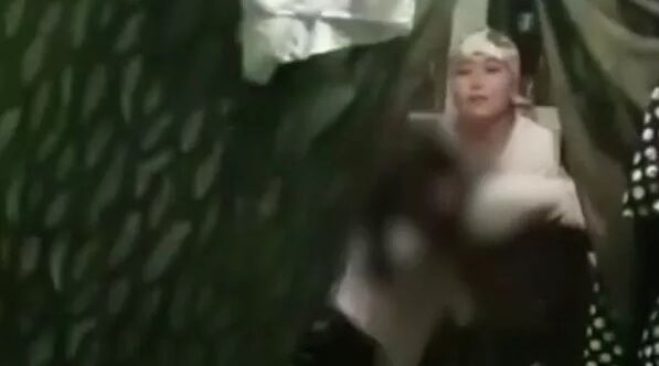 ВИДЕО: похищение рыдающей 16-летней невесты в Киргизии вызвало возмущение в сети