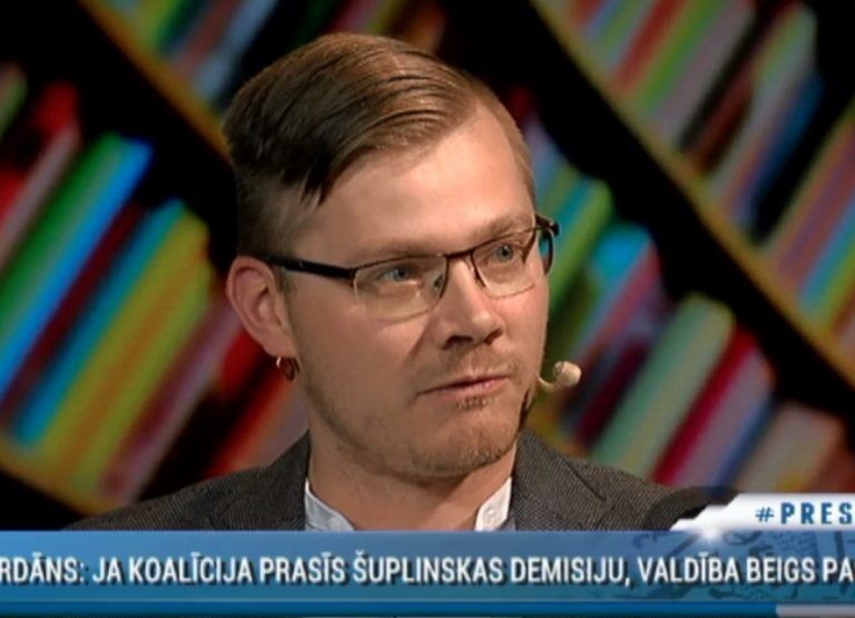 Иесалниекс: дали бы в 90-е гражданство всем – получили бы вторую Украину