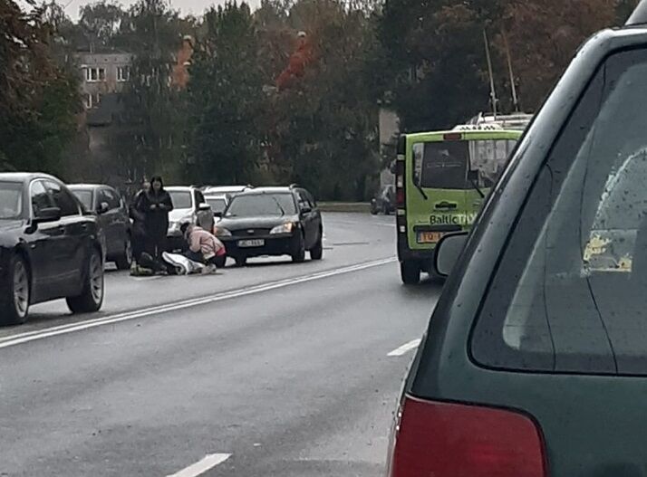 В Ильгюциемсе машина сбила ребенка: в соцсетях спорят, кто виноват