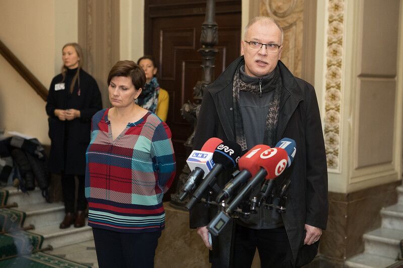 Отставка Винькеле и распуск Сейма: медики настроены решительно