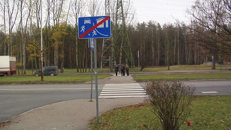 Опасный переход! В Иманте под колесами грузовика погиб пенсионер