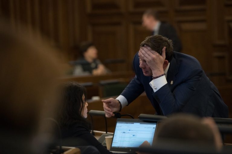 Театр продолжается: Сейм решил обсуждать бюджет без оппозиции