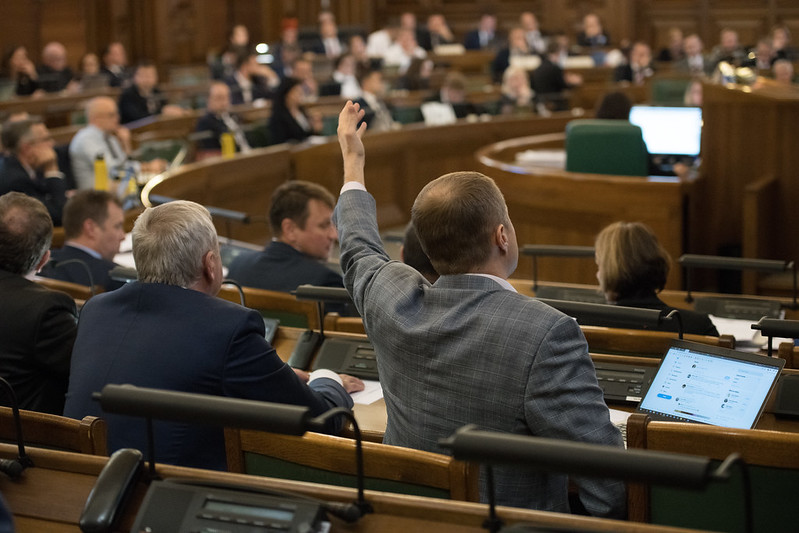 Солидарность с народом Латвии: депутаты «заморозили» свои зарплаты. На время