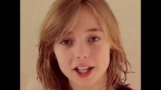 Отец снимал дочь каждую неделю на протяжении 20 лет (Видео)