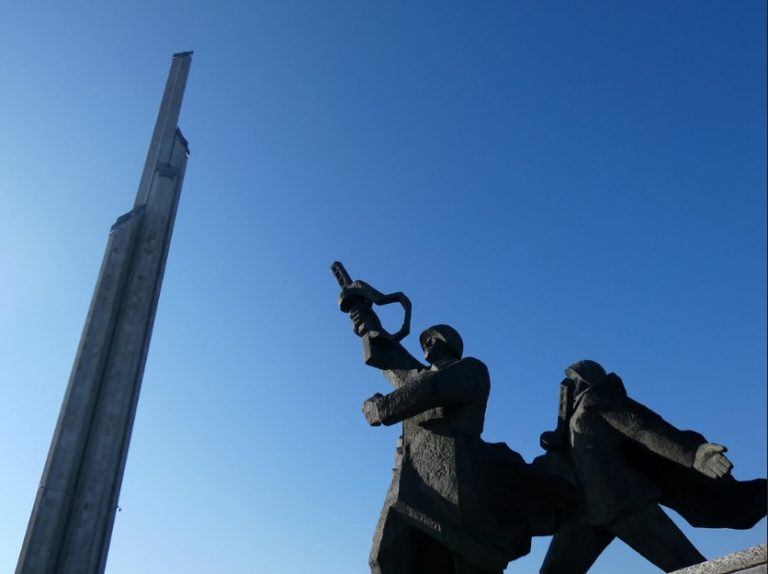 Пустырь, смертные казни, символ оккупации: историк рассказал о памятнике Освободителям