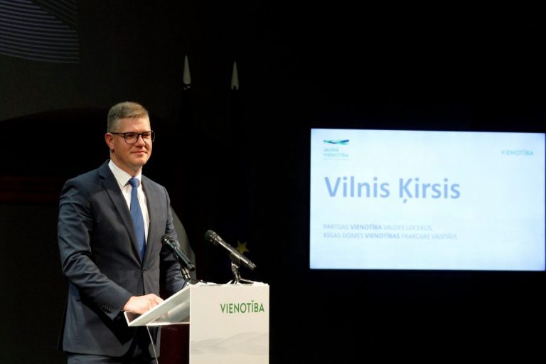 Нерукопожатные: Кирсис рассказал, с кем не здоровается в Рижской думе