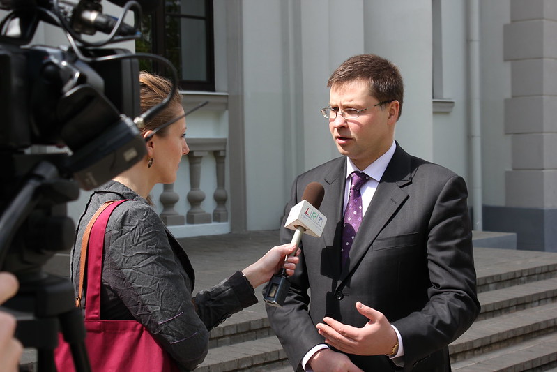 Еврокомиссия одобрила бюджет Латвии, признав невозможность увеличения зарплат