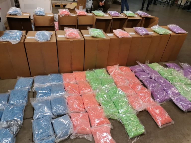 Латвийская полиция нашла 320 кг таблеток MDMA, их пытались провести из Литвы
