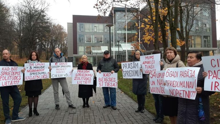 Подавляющая часть населения Латвии не верит в справедливый суд над виновниками трагедии в Золитуде