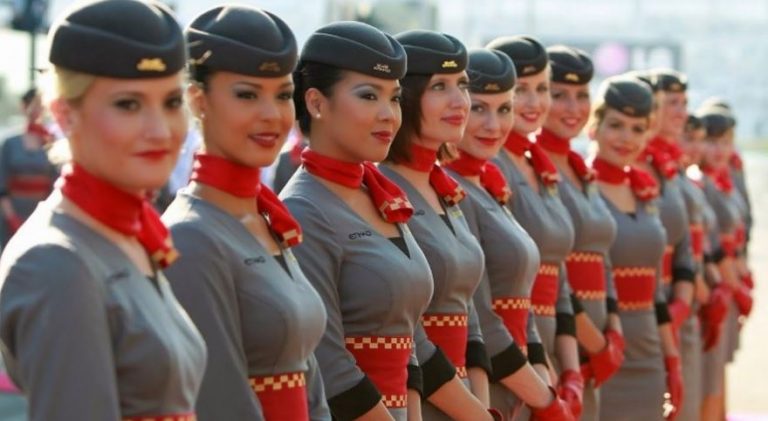 Экипаж желает вам приятного полета: Фотографии самых красивых стюардесс со всего мира