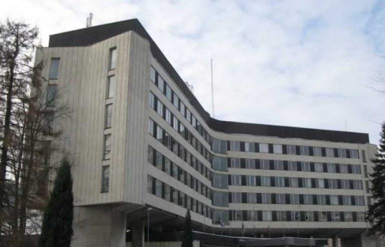 Министр экономики не хочет переезжать в бывшее здание компартии