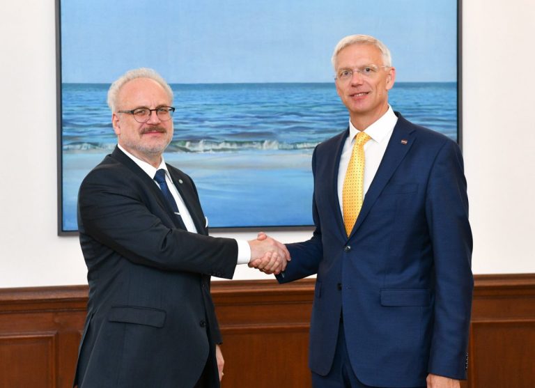 Президент все равно провозгласит закон о бюджете, невзирая на просьбы медиков
