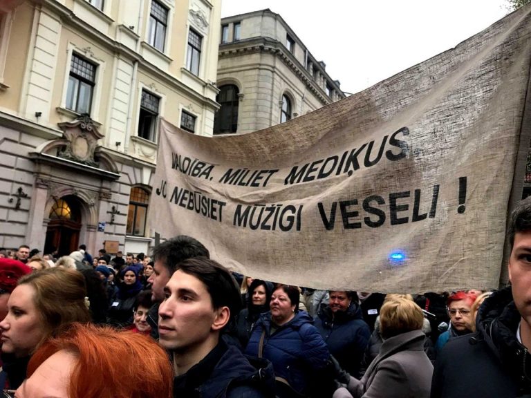 Медики призывают присоединиться всех жителей к завтрашнему протесту
