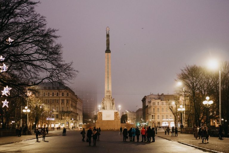 Кто гордится тем, что живет в Латвии? Жители приняли участие в опросе