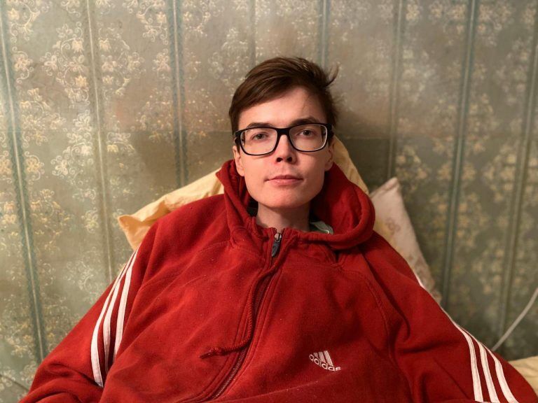 Попытка самоубийства из-за болезни: жительница Даугавпилса просит помощи для сына