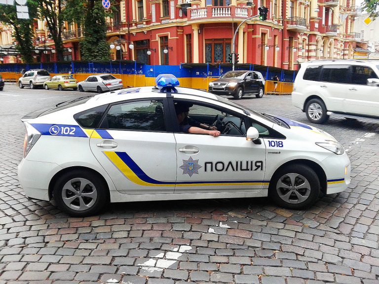 В Киеве обстреляли автомобиль депутата: погиб ребенок
