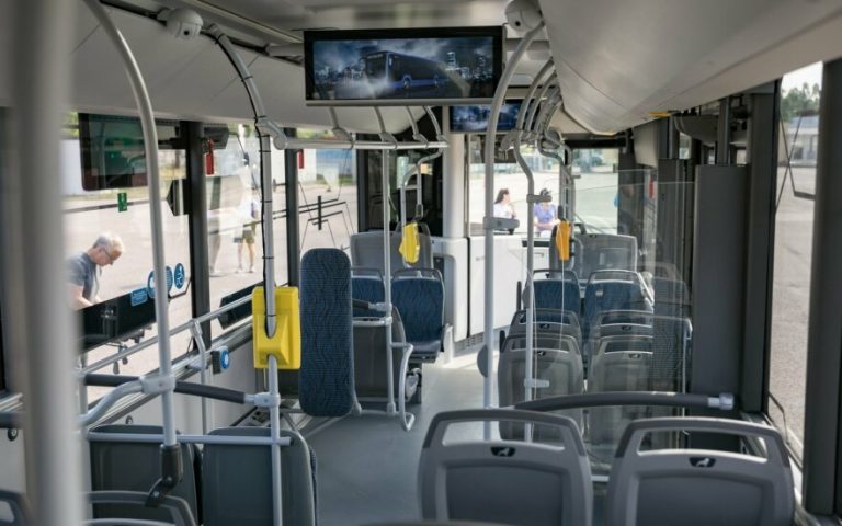 В Вильнюсе мужчина в коме час ездил в автобусе. Никто не реагировал