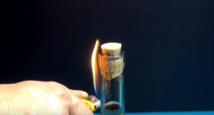 Как открыть вино при помощи одной зажигалки? Легко!( Пошаговая инструкция)