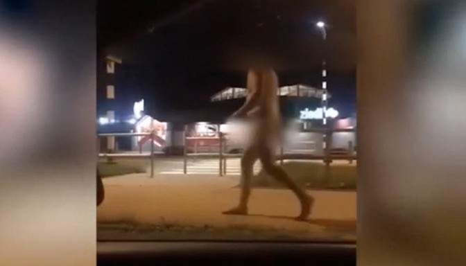 ВИДЕО: голый мужчина решил прогуляться по улицам Бауски