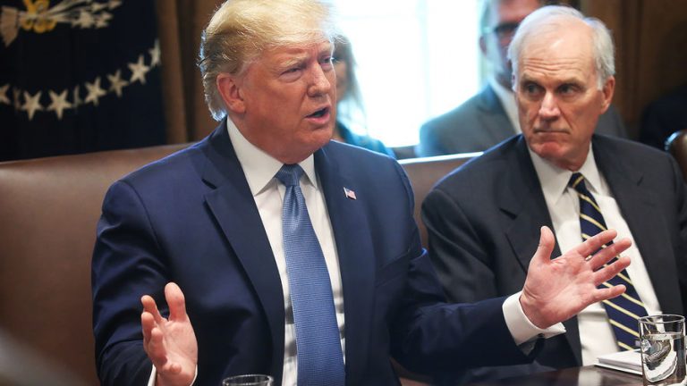 «Это злоупотребление властью!»: Трамп протестует против импичмента