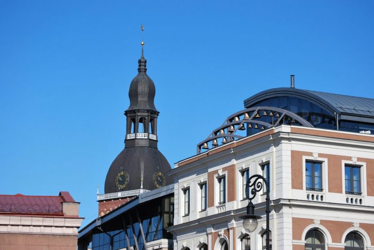 Отклонено. В случае внеочередных выборов Рижская дума не будет работать 5 лет