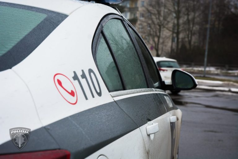 «Черный понедельник» на дорогах Латвии: около 100 аварий