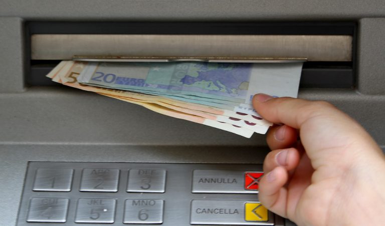 А средняя зарплата все растет! Теперь уже 1091 евро