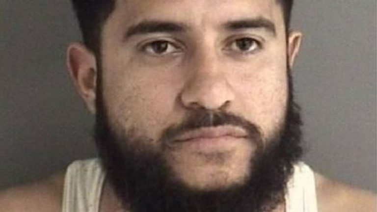 Жителя США приговорили к 15 годам за сжигание флага ЛГБТ